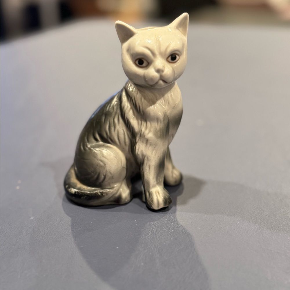 Vintage made in Taiwan gray and white porcelain “grumpy face” cat figurine